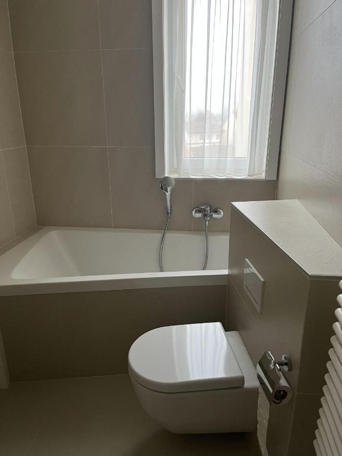 Luxusappartement Mit Garage Im Zentrum Wiener Neustadt Luaran gambar